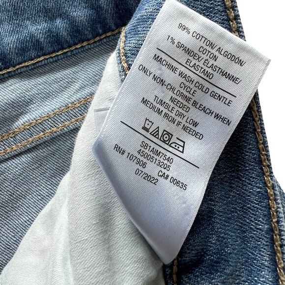 Denim Capri. Light Blue, Size 32, 14 Hudson. Women's Capris - Picture 10 of 11